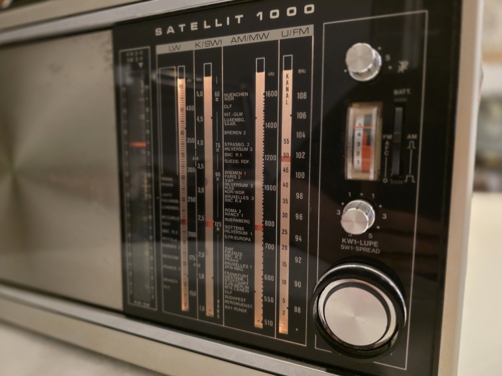 WORLD RECEIVER GRUNDIG SATELLIT 1000, new BELT