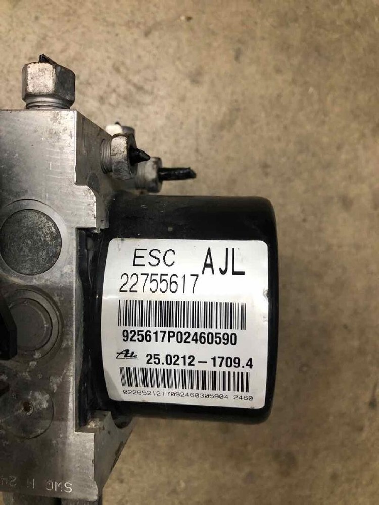 2011 Chevy Equinox ABS Anti-Lock Brake Pump Control Module Actuator Assembly