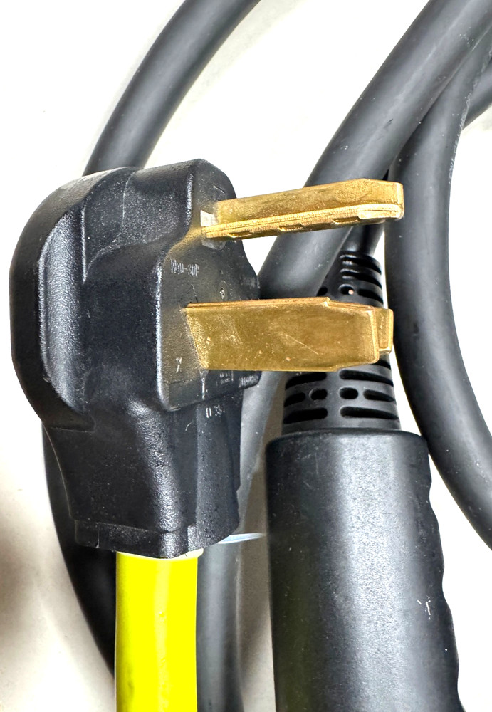 NISSAN LEAF ZERO EMISSION EV Battery Charging Cable