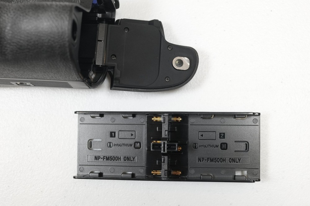 Sony VG-C77AM Vertical Grip for ILCA-99M2 ILCA-77M2