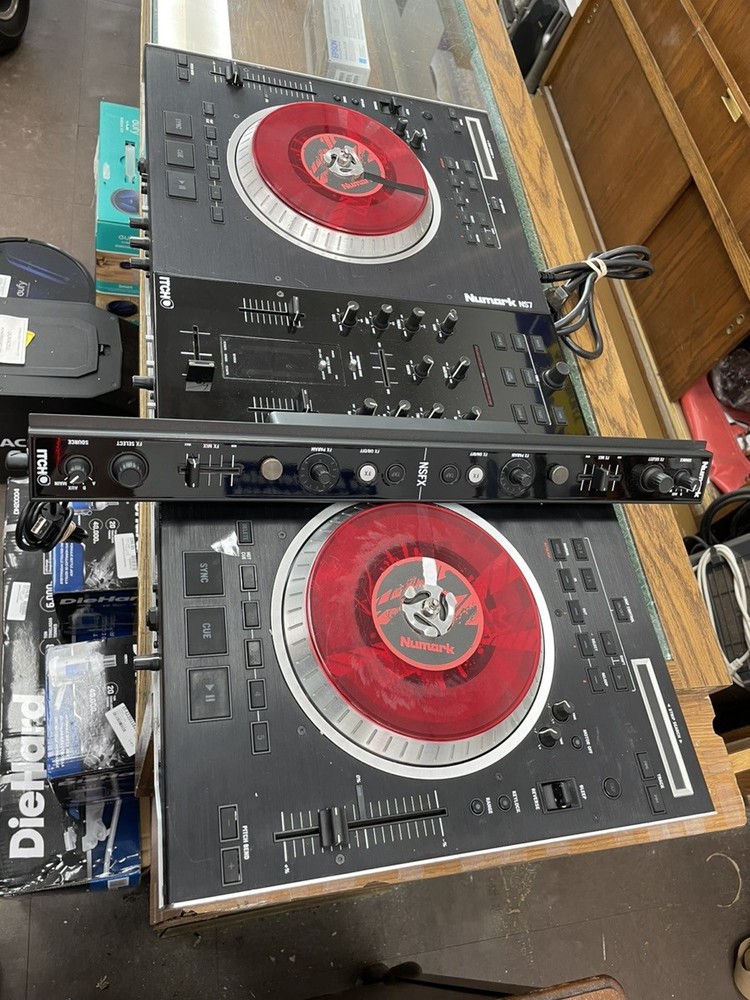 NUMARK NS7 DJ CONTROLLER (EZ2006242)