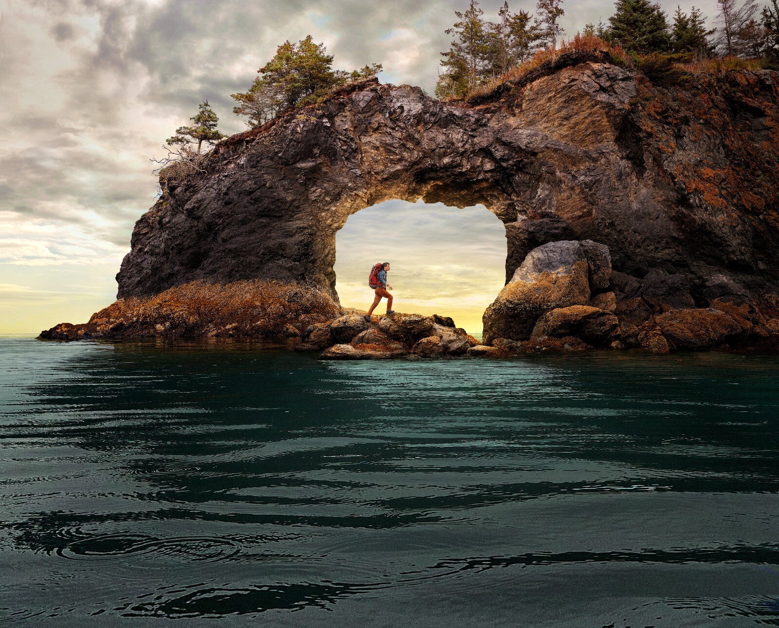 Garmin inReach Mini 2 Compact GPS Satellite Communicator 010-02602-00, Flame Red