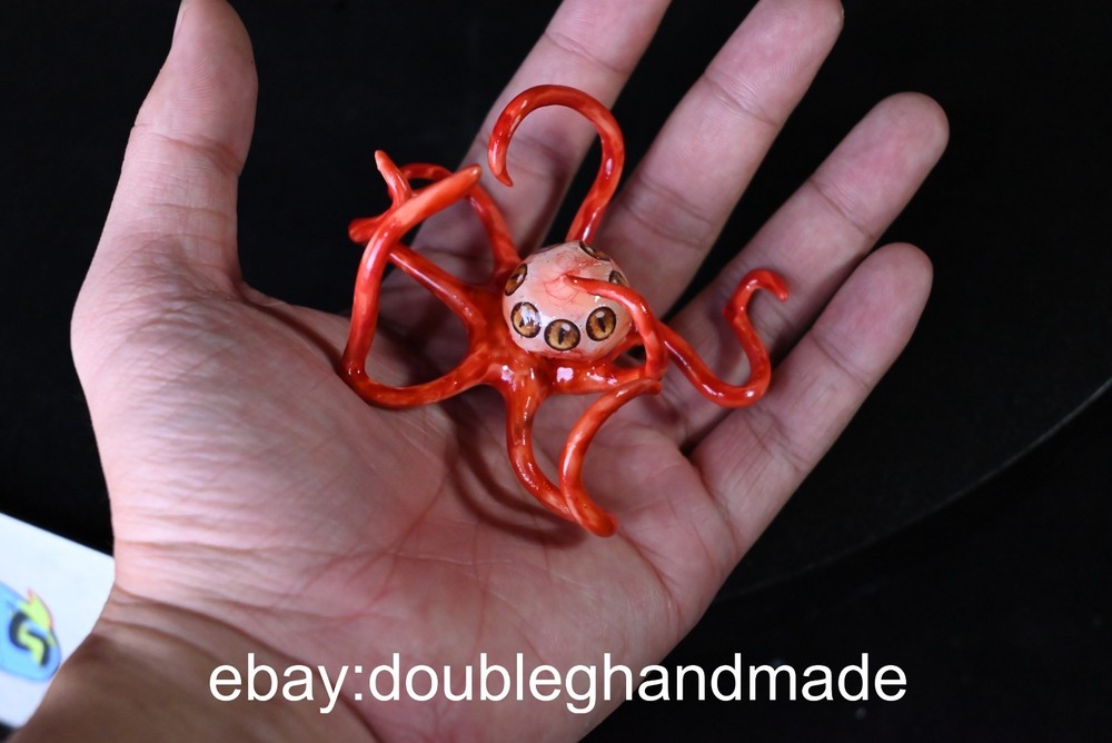 Alien model: Trypanohyncha Ocellus, resin material, fully painted finished piece