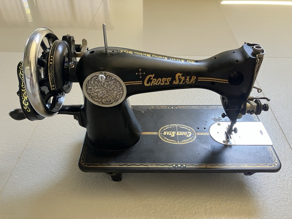 WW2 Japan Sinsei Cross Star Sewing machine (Singer 15 clone)