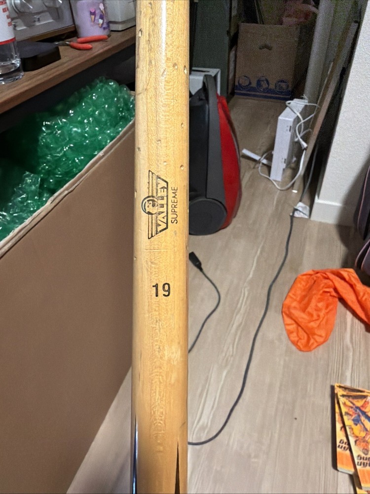 Valley Supreme Pool Cue 19oz 57.75" k-4 needs tip
