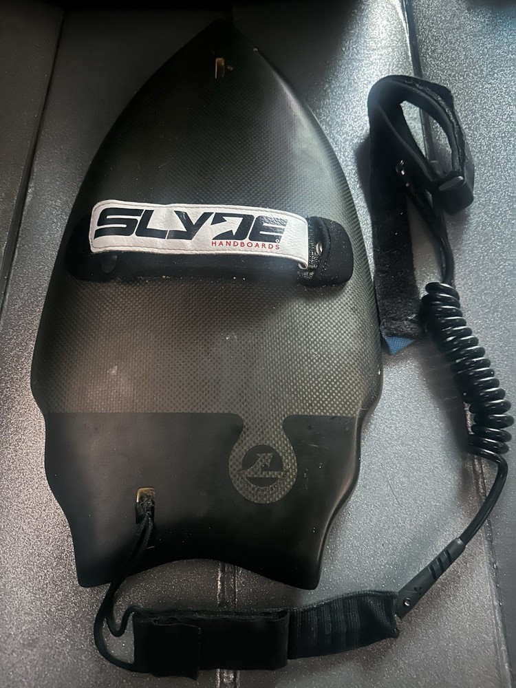 SLYDE Carbon Black Wedge hand board