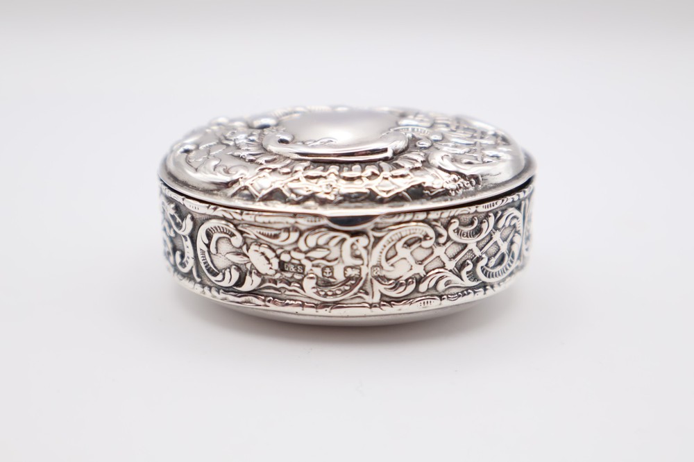 Charming Antique Solid Silver Repousse Small Oval Trinket Box Birmingham 1900