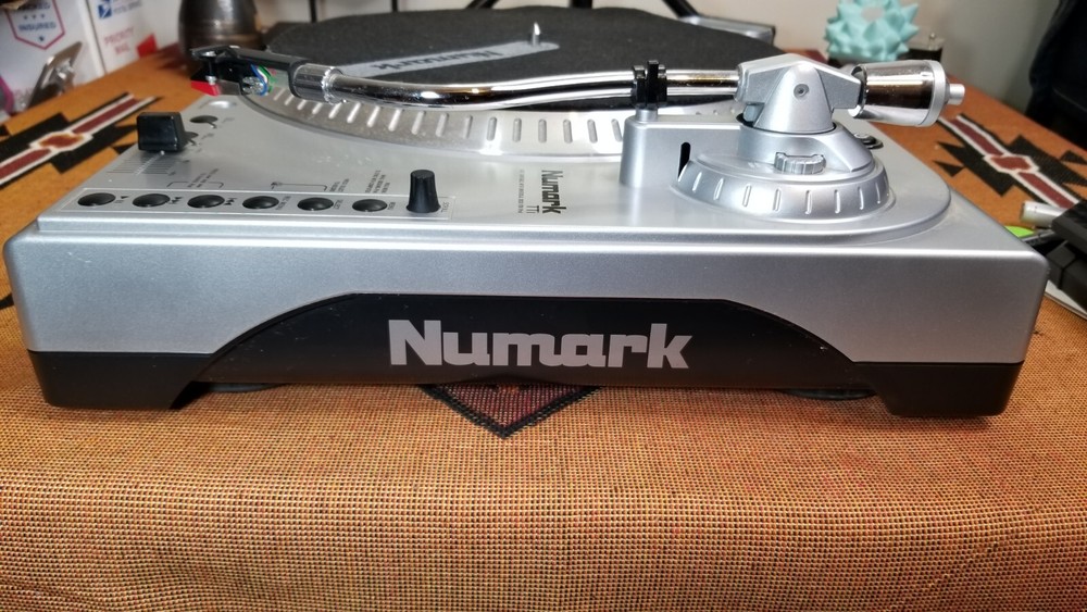 Numark TTi Professional DJ USB iPod Docking Station Turntable Record Player 2008