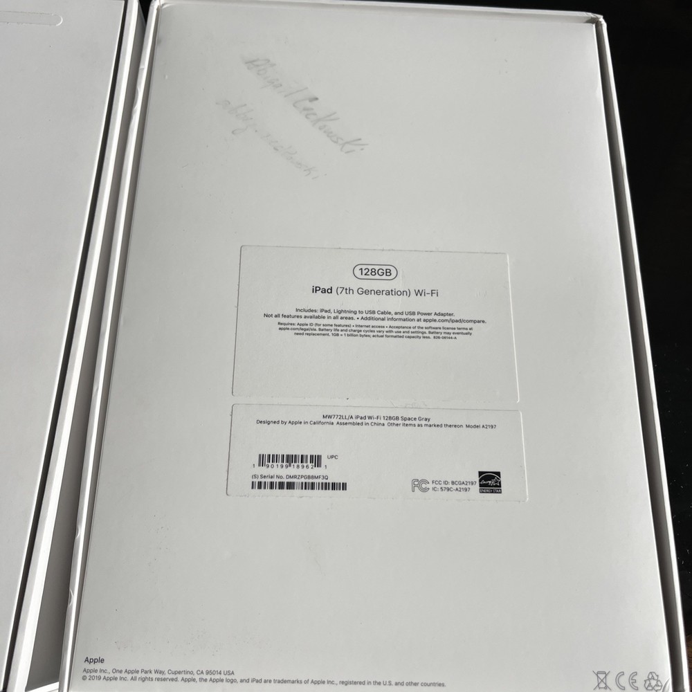 Apple IPAd (2) And Apple Ear Pods Lightning Connector EMPTY BOXES