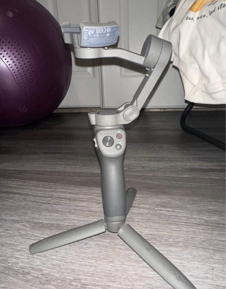 DJI Osmo Mobile 3 + Tripod