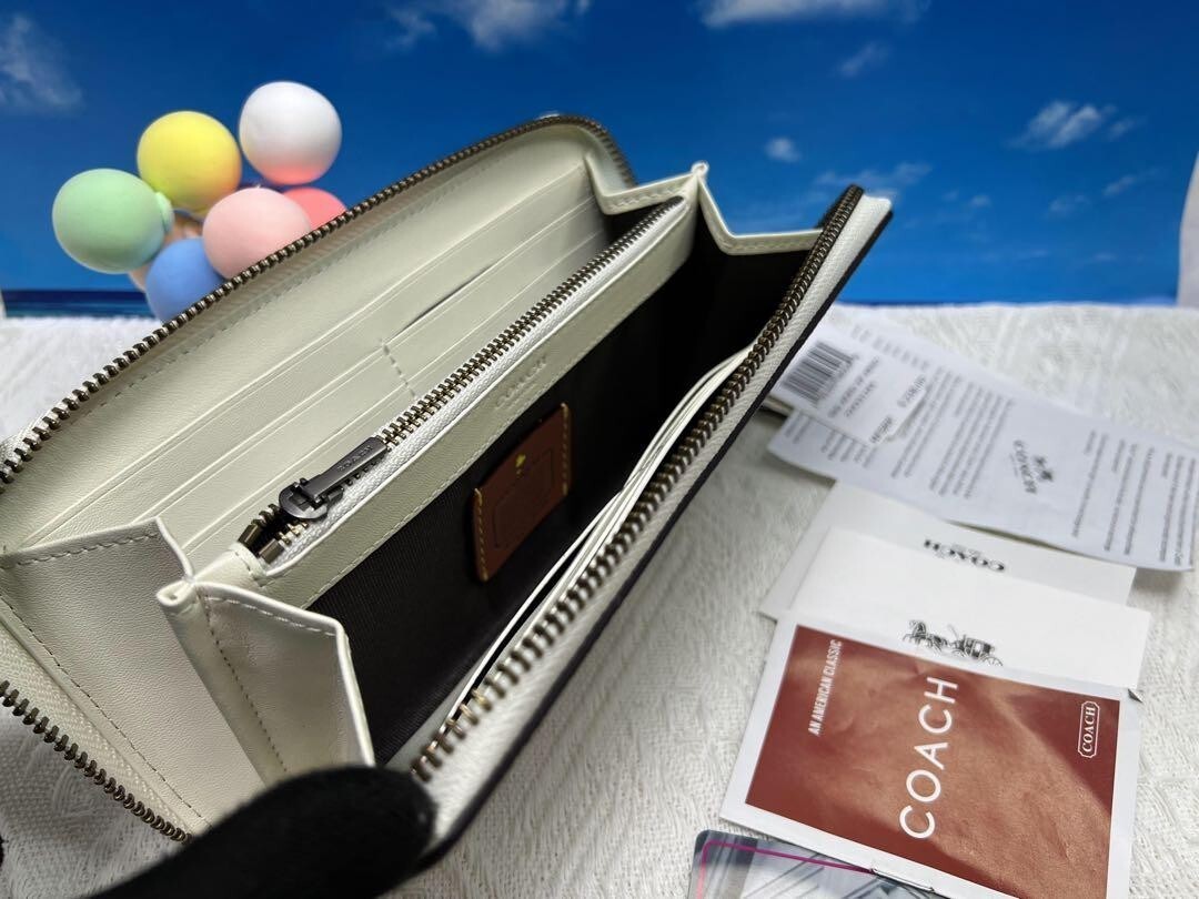 COACH x PEANUTS Snoopy Woodstock White Leather Zip Long Wallet 16122B