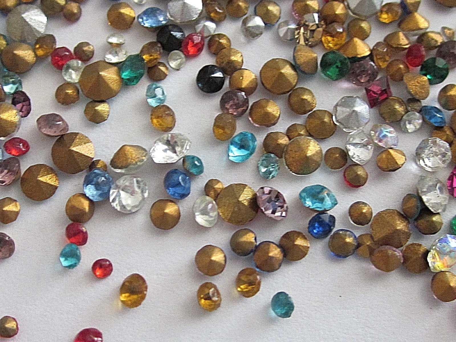 600 TINY SMALL VTG GLASS RHINESTONES COLORS MIX AB CLEAR CZECH PRECIOSA HUGE LOT