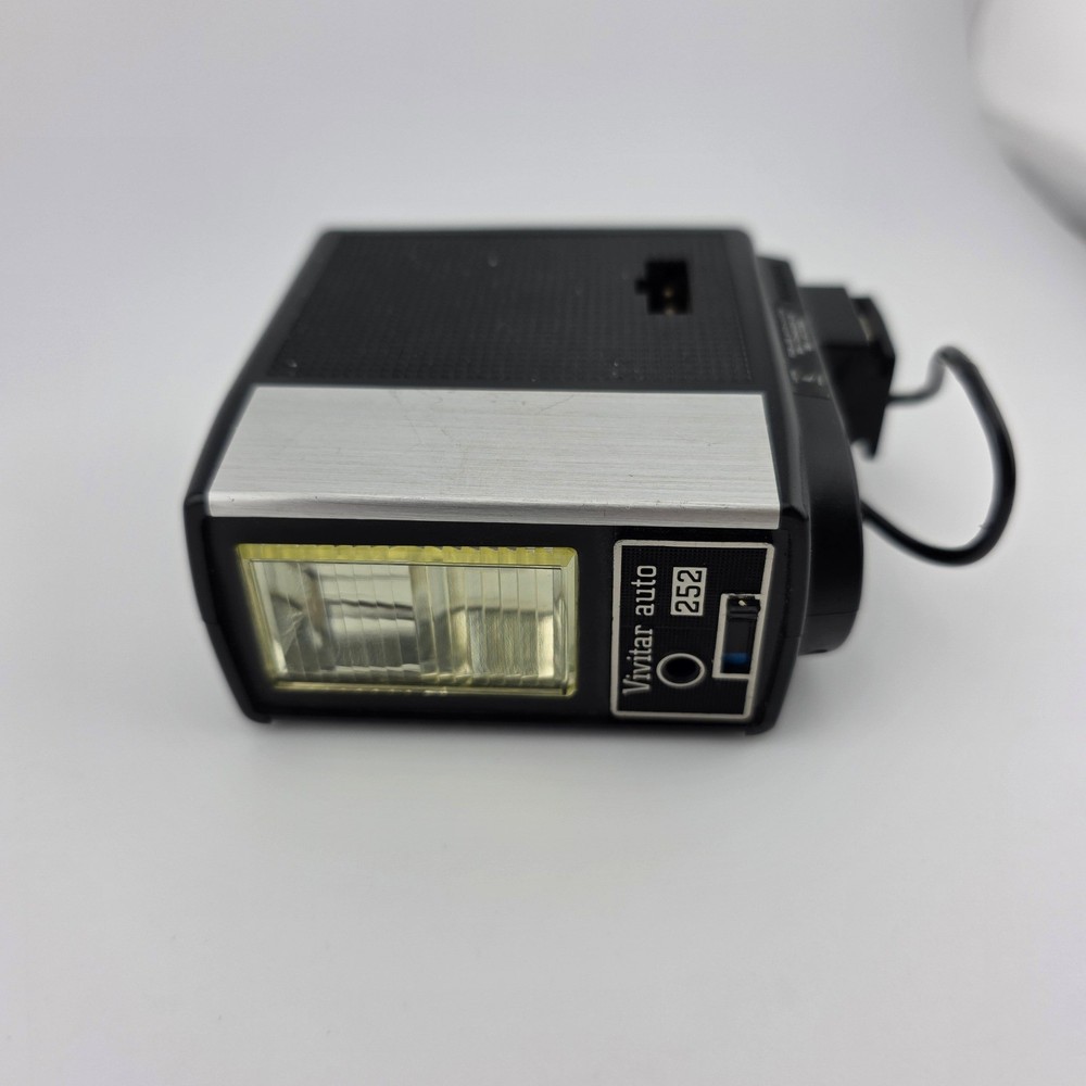 Vintage Vivitar Auto 252 Shoe Mount Camera Flash Photography Accessory Untested