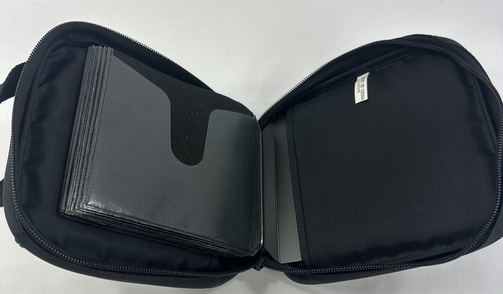 Case Logic CD Case 24 Capacity Black Nylon Carrying Case w/Handle EUC