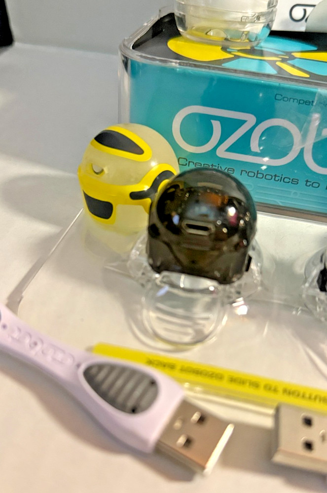 Ozobot Bit2.0 Dual Pack 2 Robots Competition Series STEM CodingCase USB OzoSkins