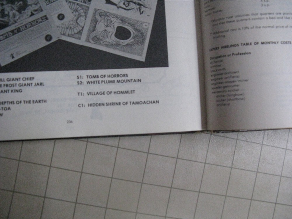 DUNGEON MASTERS GUIDE yellow flyleaf 1E dmg AD&D D&D Advanced Dungeons & Dragons