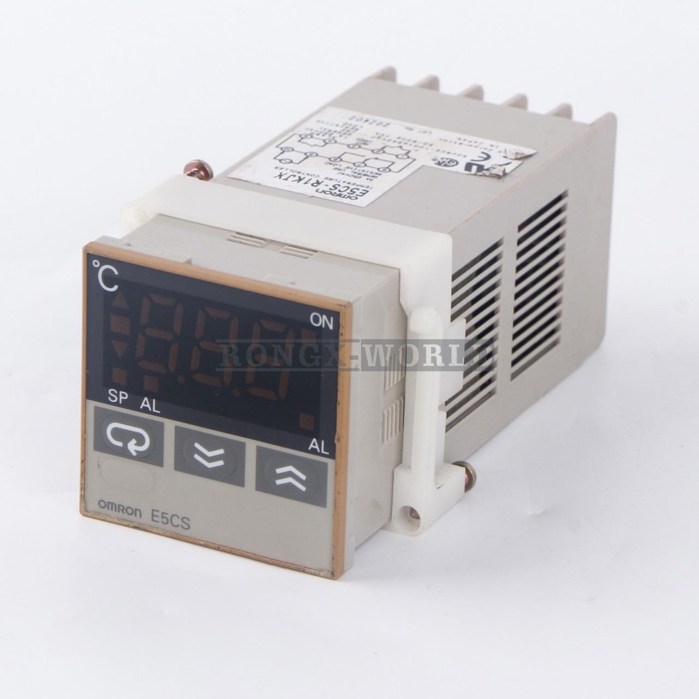 ONE Used Omron Temperature Controller E5CS-R1KJX 100-240VAC