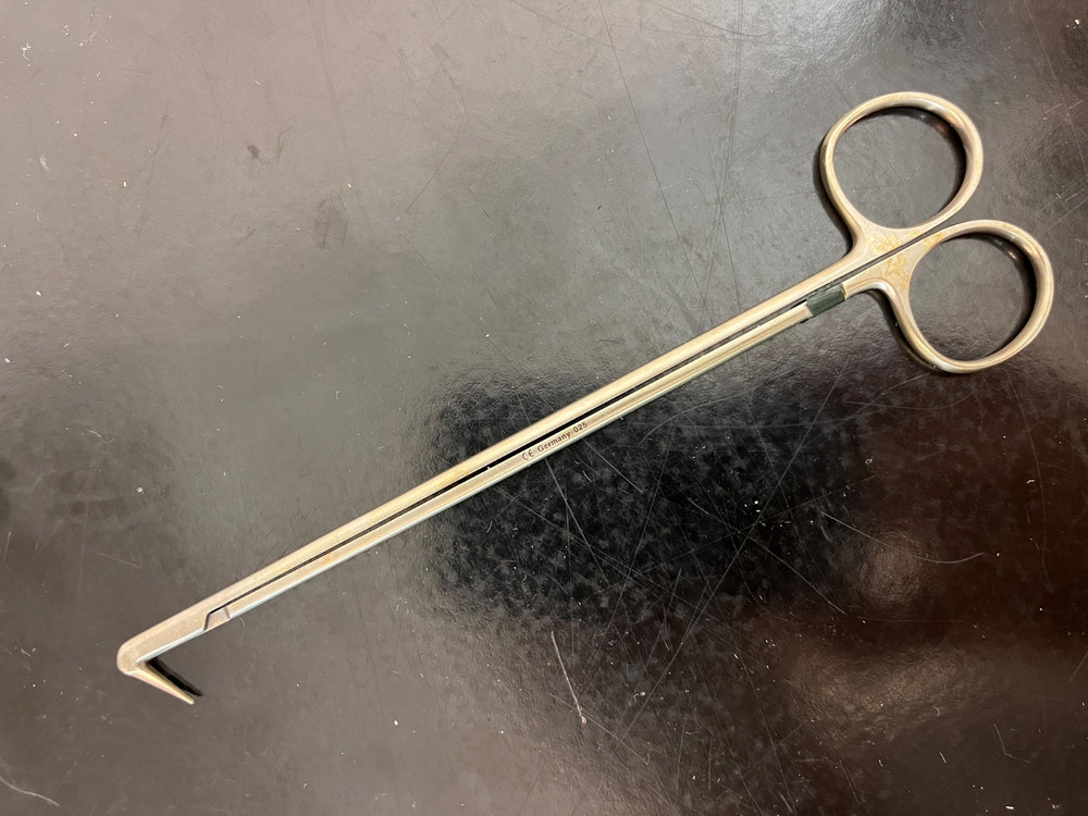 Codman Lawrie Modified Circumflex Scissors 54-8016 without stabilizing bar 130°