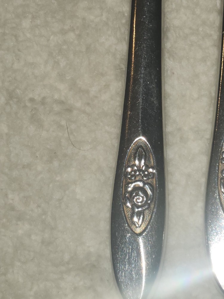 Flatware Onedia 🌹Rose Pattern Rogers 1881 Set Of 30