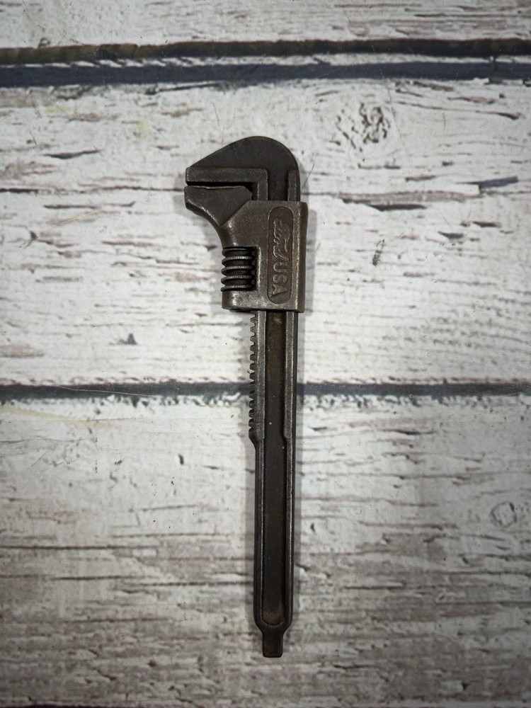 VTG Ford USA Adjustable Monkey Pipe Wrench "M" 9 Inch Script Logo Marked Tool