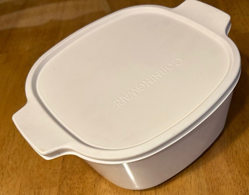 Corningware Plain White 1.5 w/Lid