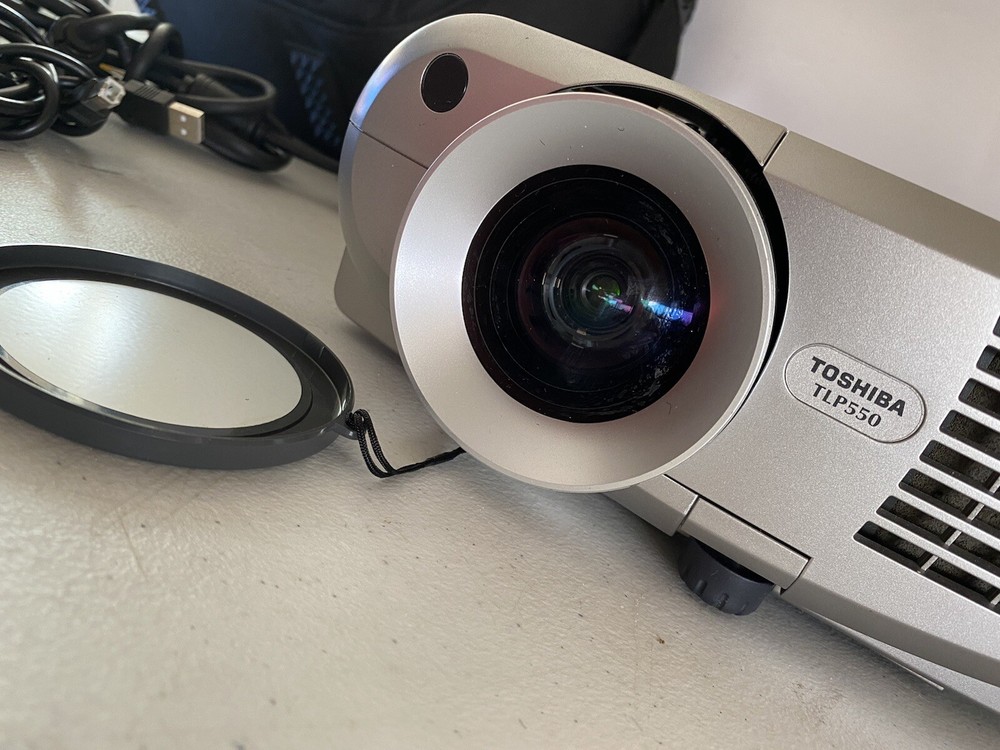 TOSHIBA Projector TLP550