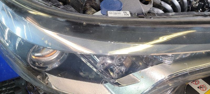 18 Toyota 18 C-HR Front Camera/Projector Windshield Mounted