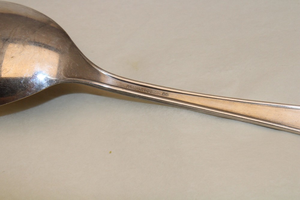 WM A Rogers AA Berkley Pattern Salad Serving Spoon No Monogram