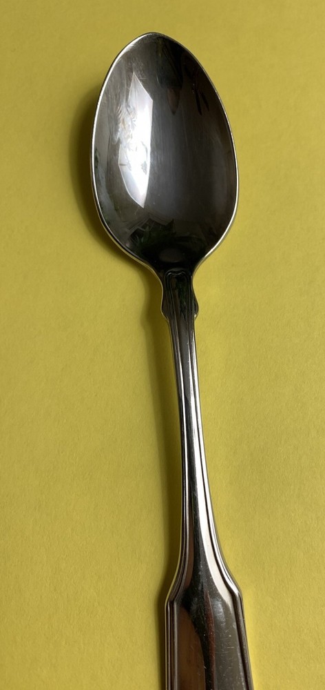 CLASSIC SHELL Pattern Tea Spoon ONEIDA Stainless Steel 18/10 Cube Mark