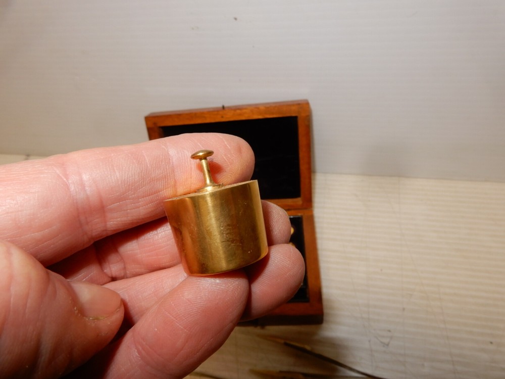ANTIQUE BOXED SET BRASS WEIGHTS