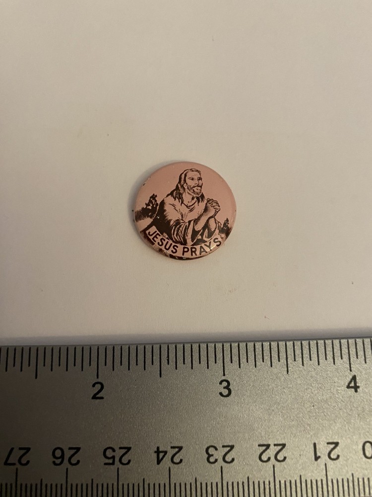 Jesus Prays Pin Back Button P157