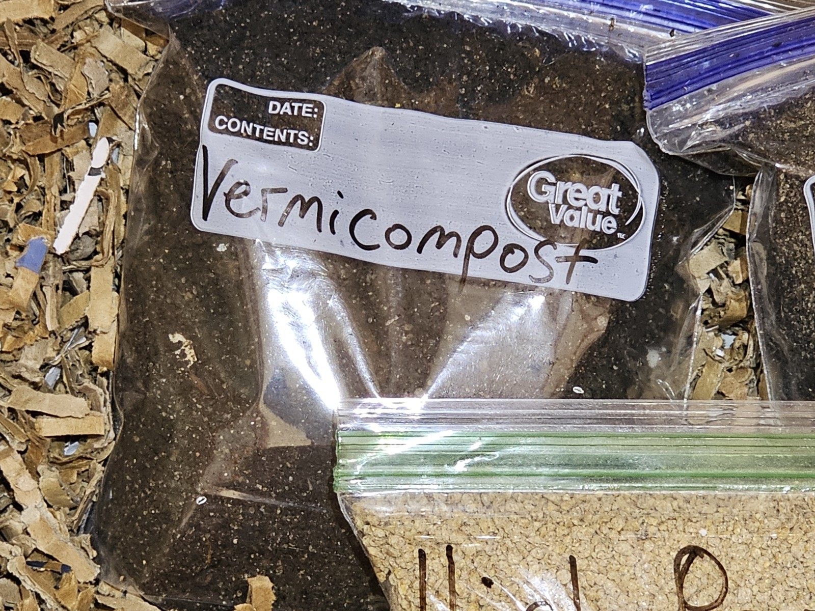 🪱1/2 lbs. Red Wiggler Worm Farm Starter Kit🪱 (Worms/Food/Bedding/Inoculant)