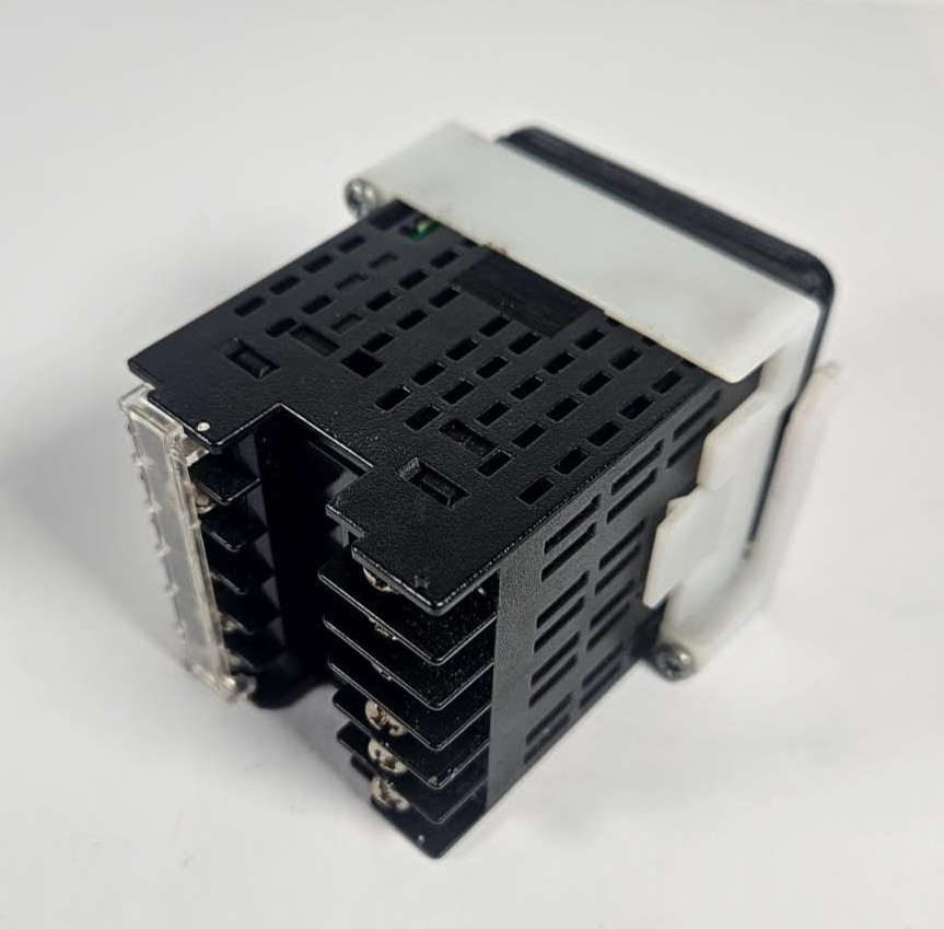 Omron E5CC-RX3A5M-000 Digital Temperature Controller System Module w Bracket