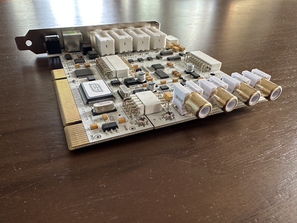 ESI Juli@ 24-bit 192kHz 4x4 Reference Audio Interface with Swappable I/O Socket