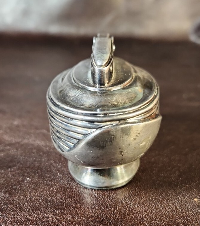 1953 Ronson Lotus Silver Plated Table Lighter *READ*