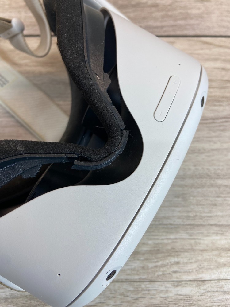 Meta Oculus Quest 2 128GB Virtual Reality Headset Only (OCQ128B) Untested White