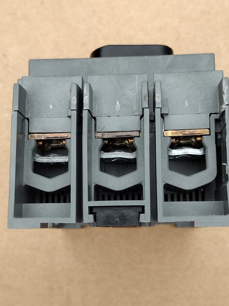 ABB OT60F3 DISCONNECT SWITCH 600VAC 60A 3PH