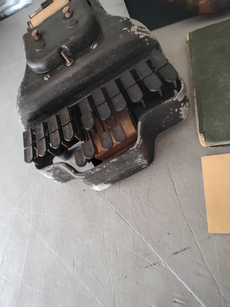 ANTIQUE STENOTYPE TYPING MACHINE WITH CASE BOOK COR