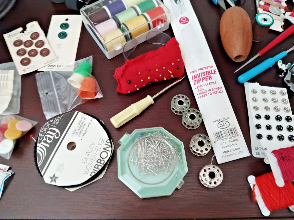 Plastic Sewing Container Filled with Assorted Vintage Sewing Notions Thread +