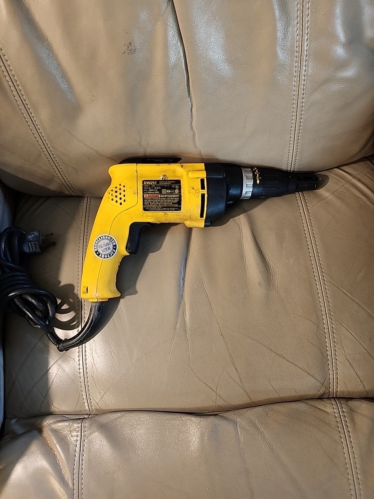 Dewalt DW257 VSR Variable Speed Reversing Deck / Drywall Electric driver Tested.