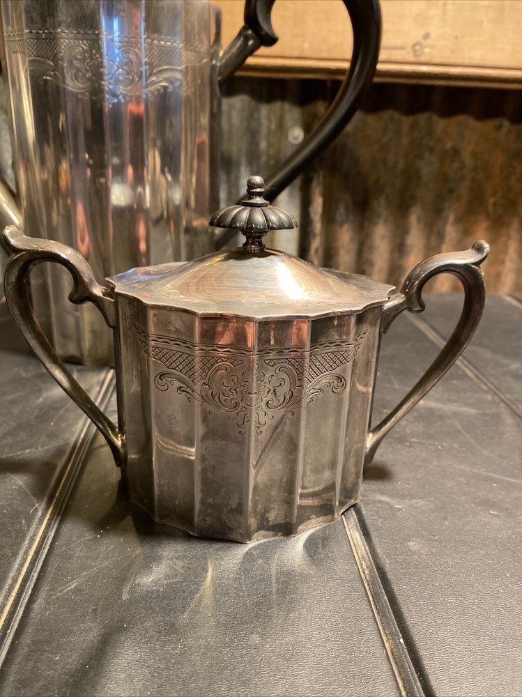 LUNT Silver Plate Coffee / Tea Pot Creamer Sugar Set 100-E