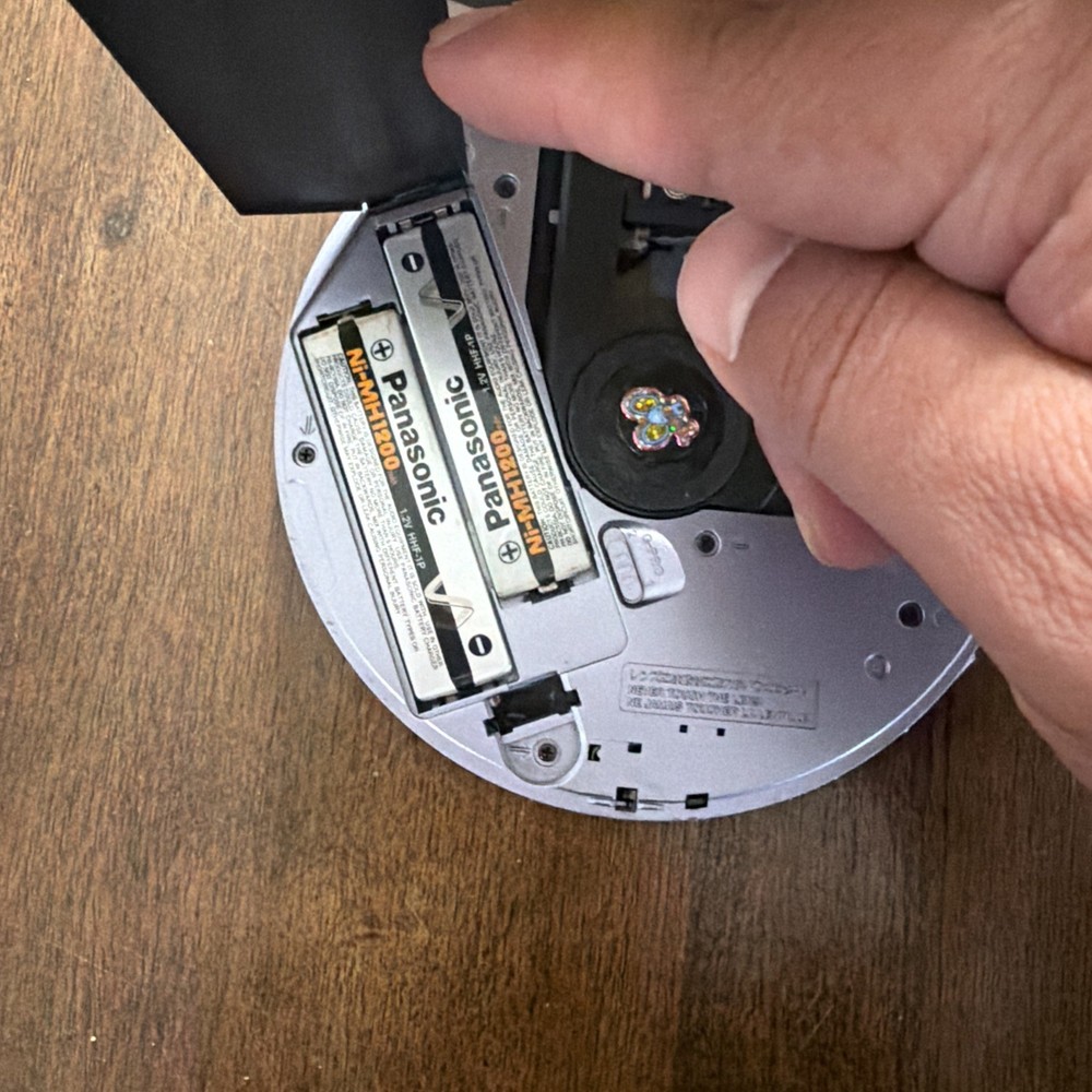 SONY D-E888 CD Walkman Untested Free Fast Shipping Read !!