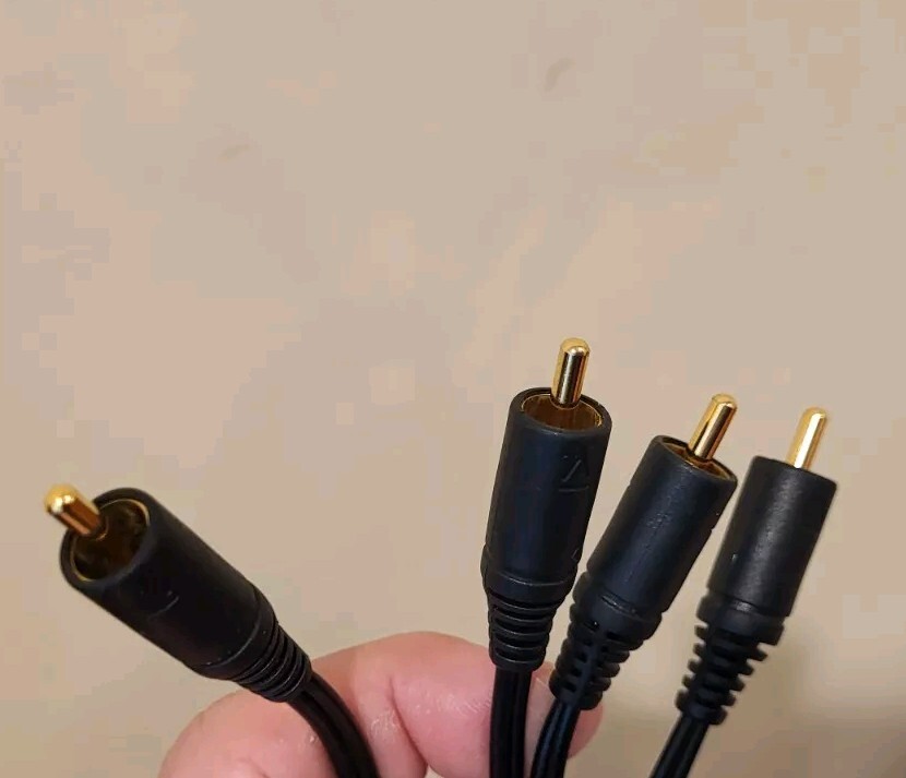 CREATIVE 4 Speakers Three with Stands PC Surround ?