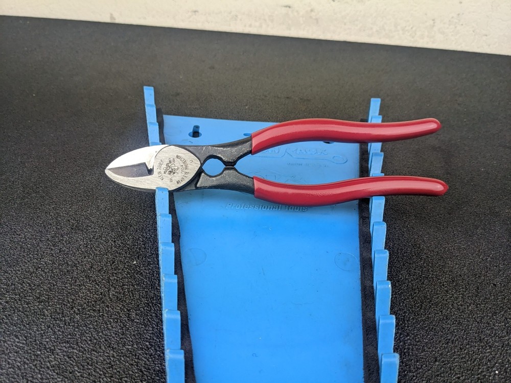 #bn098 Klein Tools Shears BX Cable Cutters Compact Lightweight Design