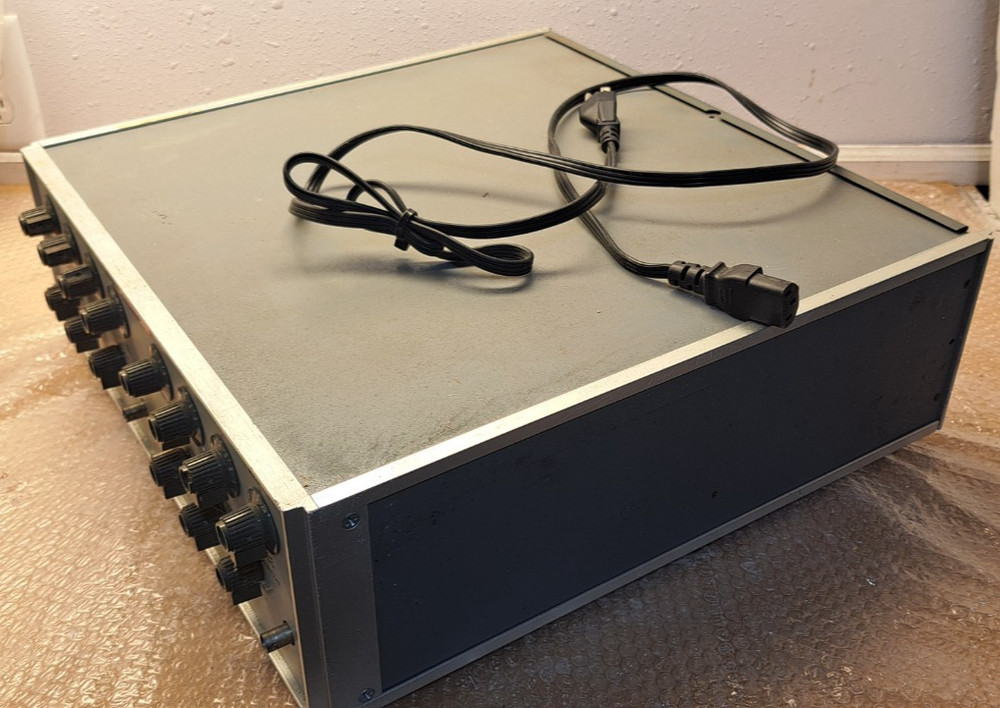 Krohn-Hite model 3343 Dual Channel, Solid State Variable Electronic Filter