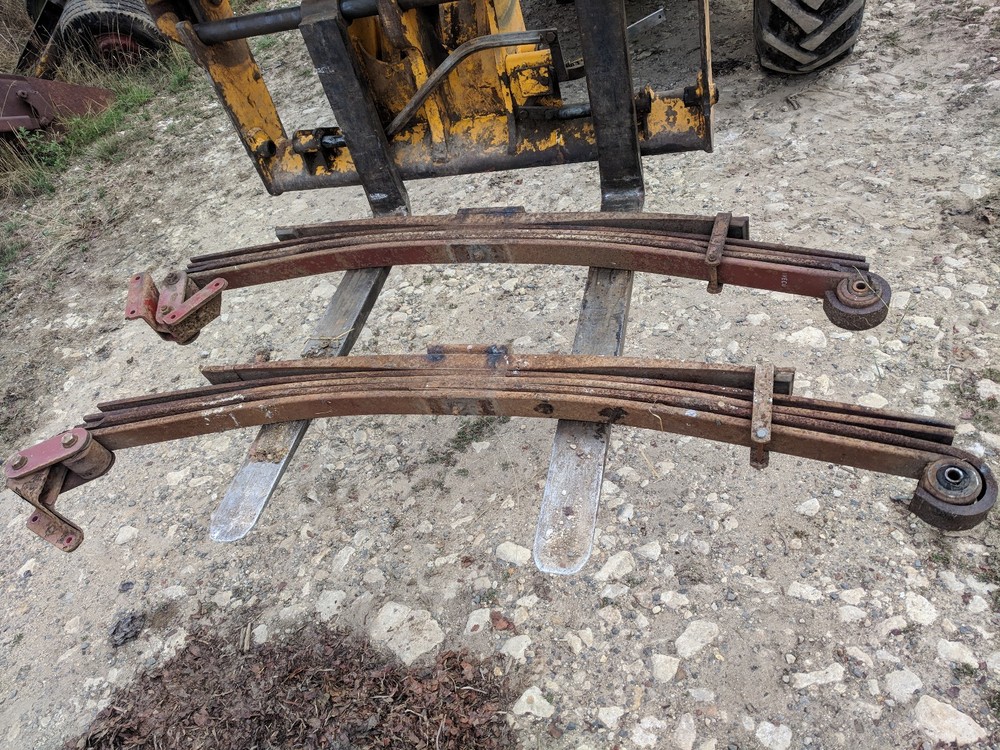 5 LEAF REAR SPRING  REMOVED FROM 10 TONNER FORD 75-E
