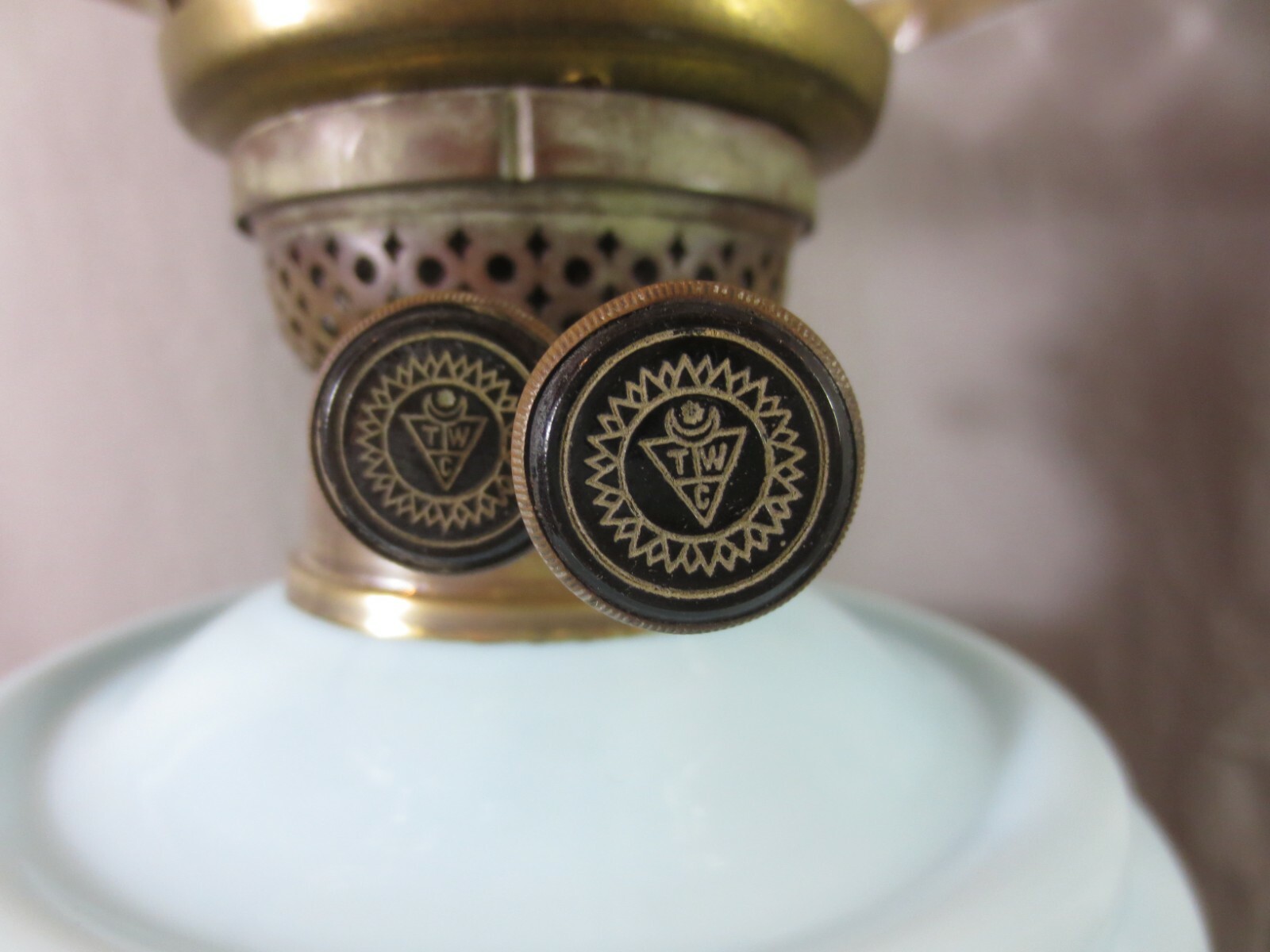 ANTIQUE DUPLEX OIL LAMP AND PATTERNED GLASS OIL LAMP SHADE