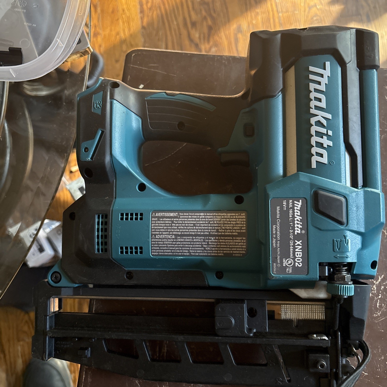 Makita XNB02Z 18V LXT 16-Gauge Cordless 2-1/2 in. Straight Finish Nailer