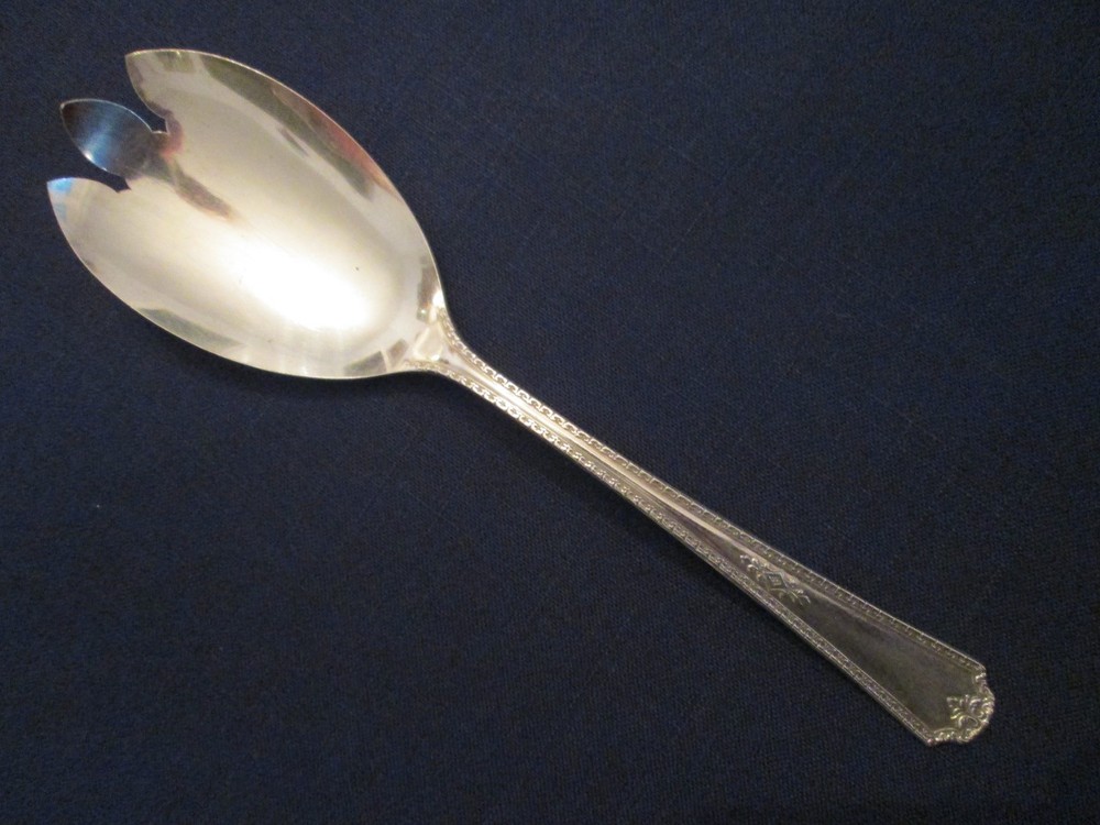 SALAD SERVING FORK! Vintage Wm ROGERS ONEIDA silverplate BERKELEY pattern LOVELY