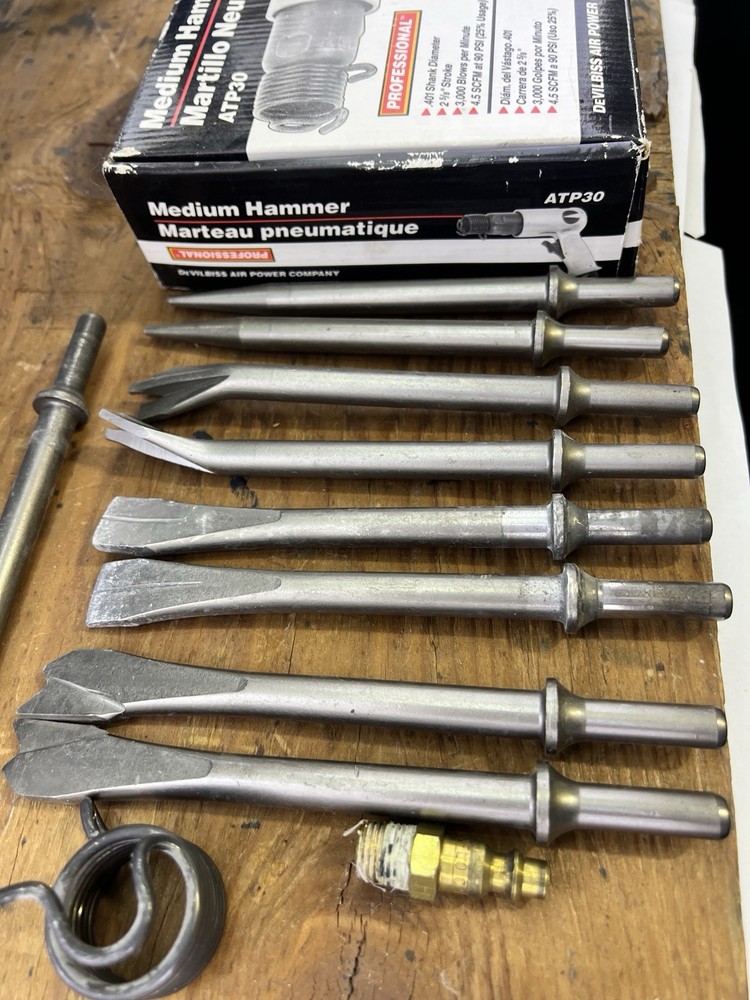 DEVILBISS ATP30 MEDIUM DUTY AIR HAMMER & 9 PC C&H AIR CHISEL SET